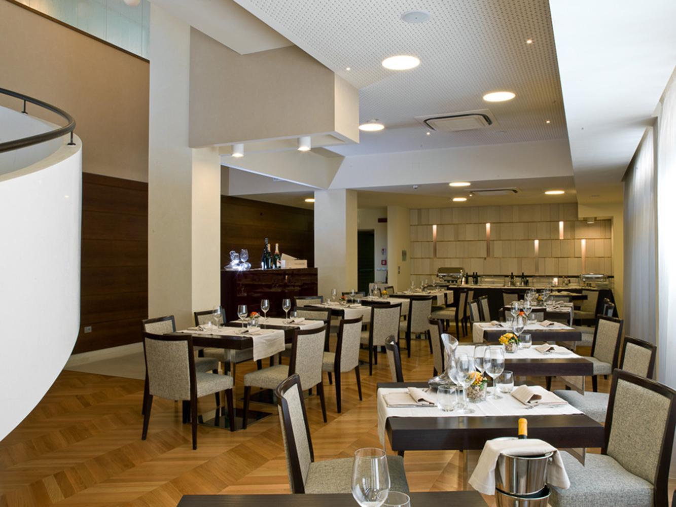 Breaking Business Hotel Mosciano SantʼAngelo المظهر الخارجي الصورة