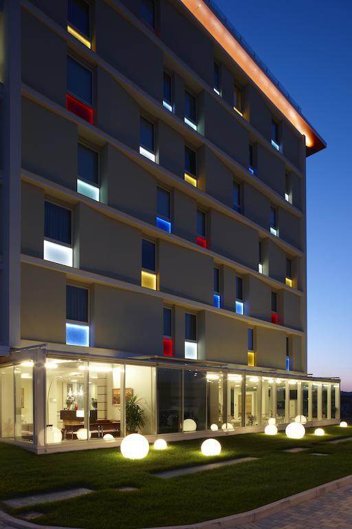 Breaking Business Hotel Mosciano SantʼAngelo المظهر الخارجي الصورة